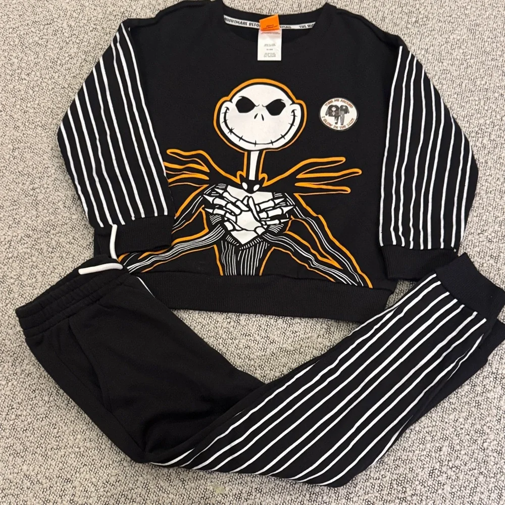 Nightmare before Christmas Skeleton Sweatshirt and Pants Set kids size 5‎